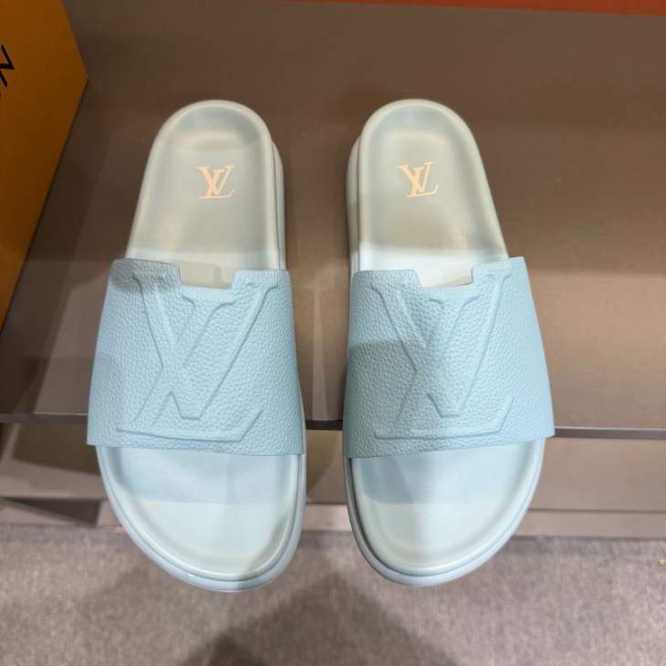 Picture of Louis Vuitton Slippers _SKULVsz38-45mnq0245660